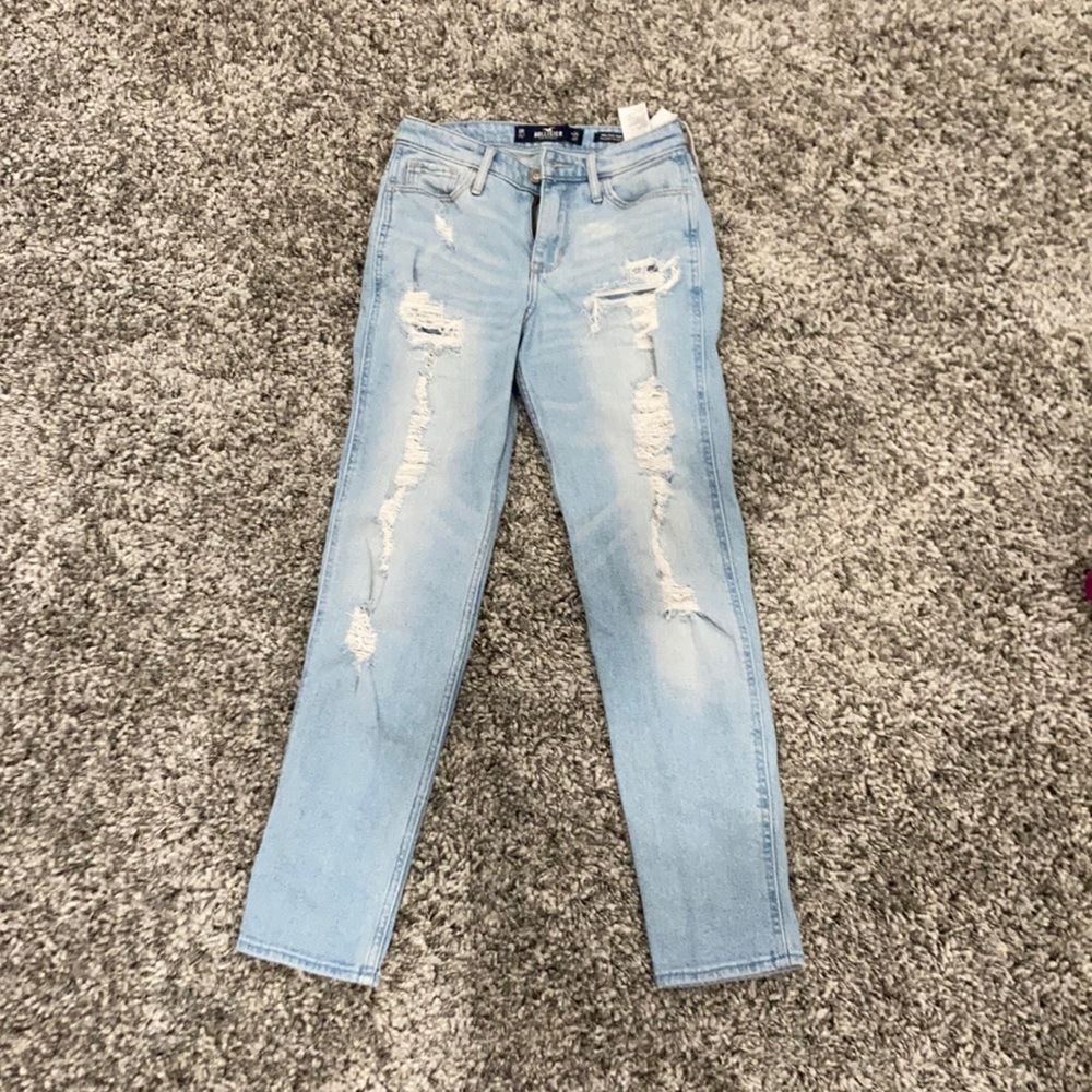 Barely worn hollister mom jeans